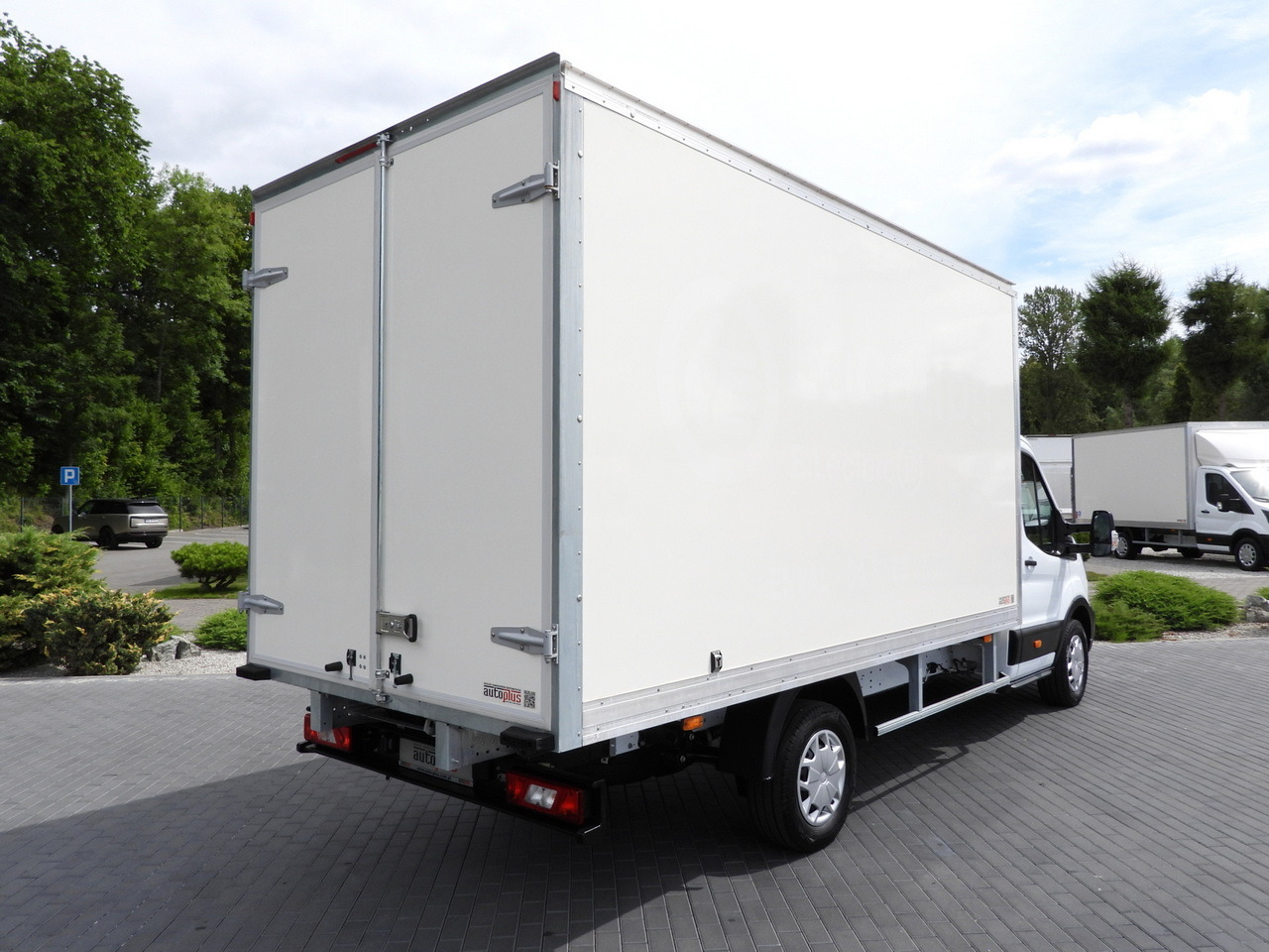 FORD TRANSIT BOX 8 PALLETS CRUISE CONTROL AIR CONDITIONING 130HP - Van box: gambar 3 FORD TRANSIT BOX 8 PALLETS CRUISE CONTROL AIR CONDITIONING 130HP - Van box: gambar 3