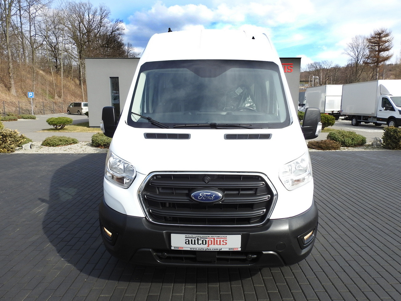 FORD TRANSIT BOX DELIVERY VAN 6 SEATS CRUISE CONTROL LED LIGHTS AIR CONDITIONING 180HP - Van panel: gambar 5 FORD TRANSIT BOX DELIVERY VAN 6 SEATS CRUISE CONTROL LED LIGHTS AIR CONDITIONING 180HP - Van panel: gambar 5