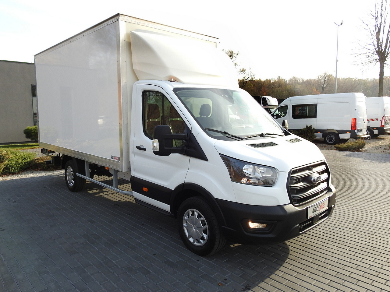 FORD TRANSIT BOX LIFT 8 PALLETS CRUISE CONTROL AIR CONDITIONING 130HP - Van box: gambar 4 FORD TRANSIT BOX LIFT 8 PALLETS CRUISE CONTROL AIR CONDITIONING 130HP - Van box: gambar 4