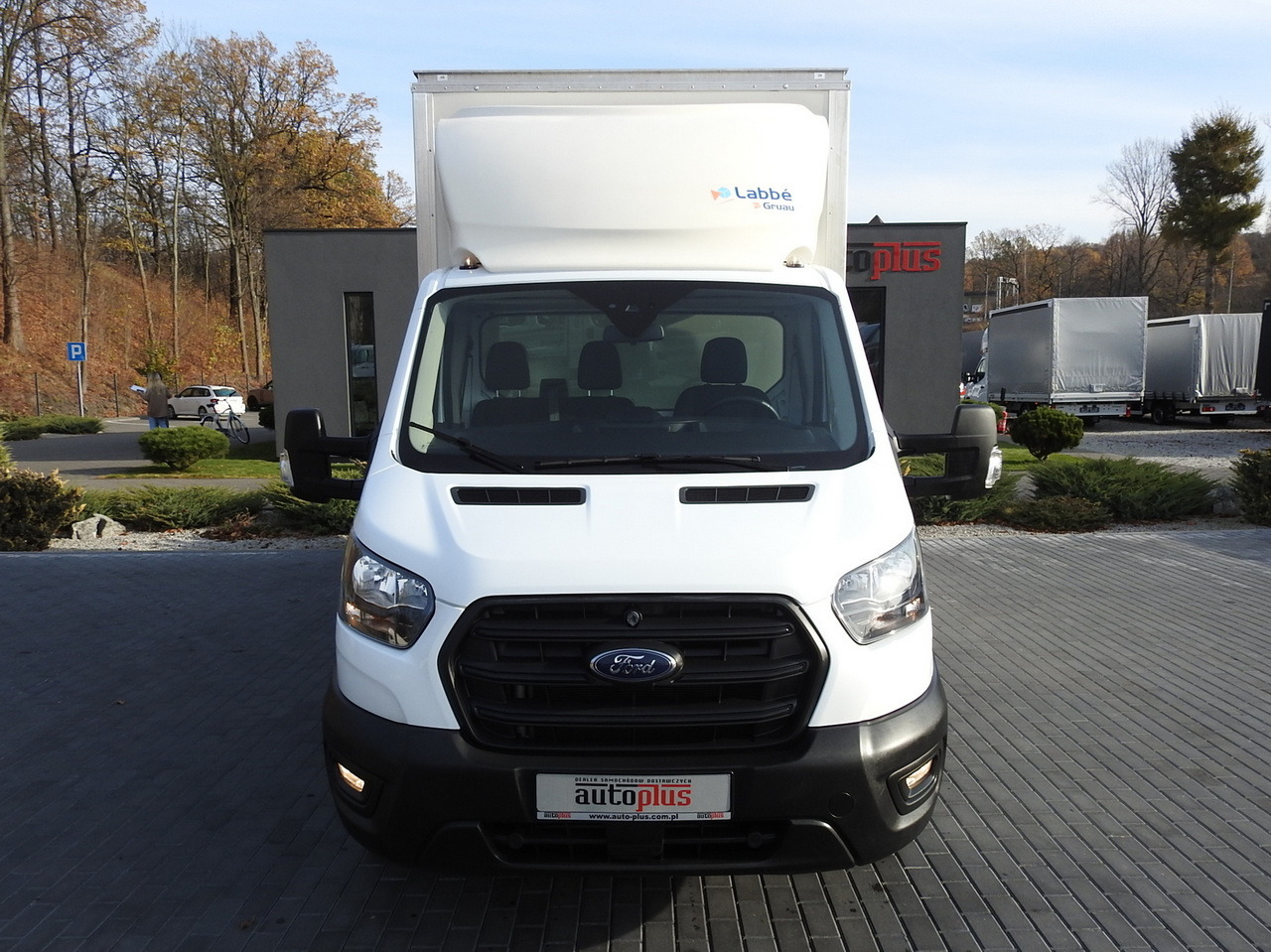 FORD TRANSIT BOX LIFT 8 PALLETS CRUISE CONTROL AIR CONDITIONING 130HP - Van box: gambar 5 FORD TRANSIT BOX LIFT 8 PALLETS CRUISE CONTROL AIR CONDITIONING 130HP - Van box: gambar 5