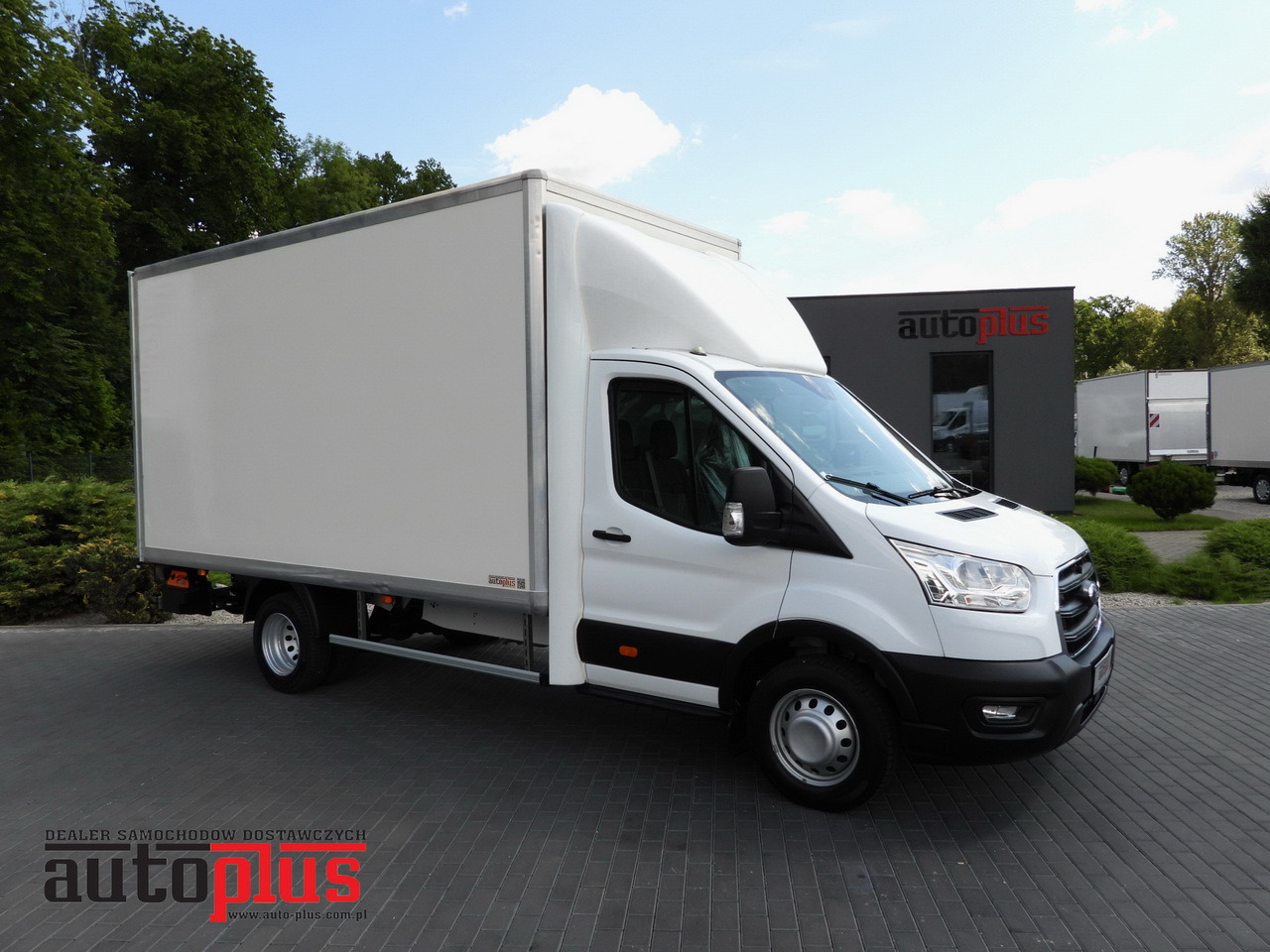 FORD TRANSIT BOX LIFT 8 PALLETS CRUISE CONTROL LED LIGHTS TWIN WHEELS AIR CONDITIONING 130HP - Van box: gambar 1 FORD TRANSIT BOX LIFT 8 PALLETS CRUISE CONTROL LED LIGHTS TWIN WHEELS AIR CONDITIONING 130HP - Van box: gambar 1