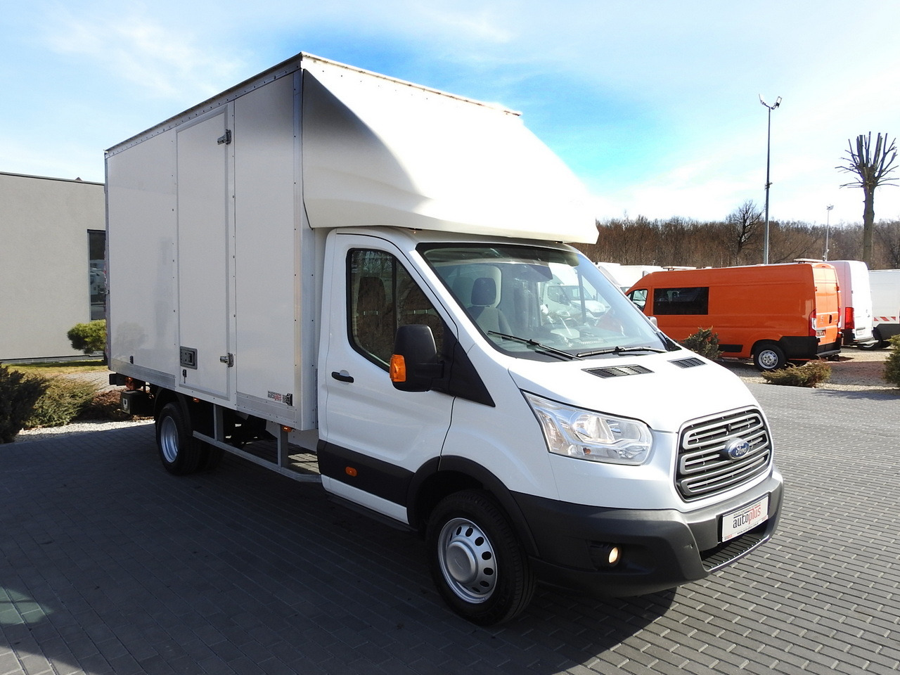 FORD TRANSIT BOX LIFT 8 PALLETS CRUISE CONTROL LED LIGHTS TWIN WHEELS AIR CONDITIONING 170HP - Van box: gambar 4 FORD TRANSIT BOX LIFT 8 PALLETS CRUISE CONTROL LED LIGHTS TWIN WHEELS AIR CONDITIONING 170HP - Van box: gambar 4