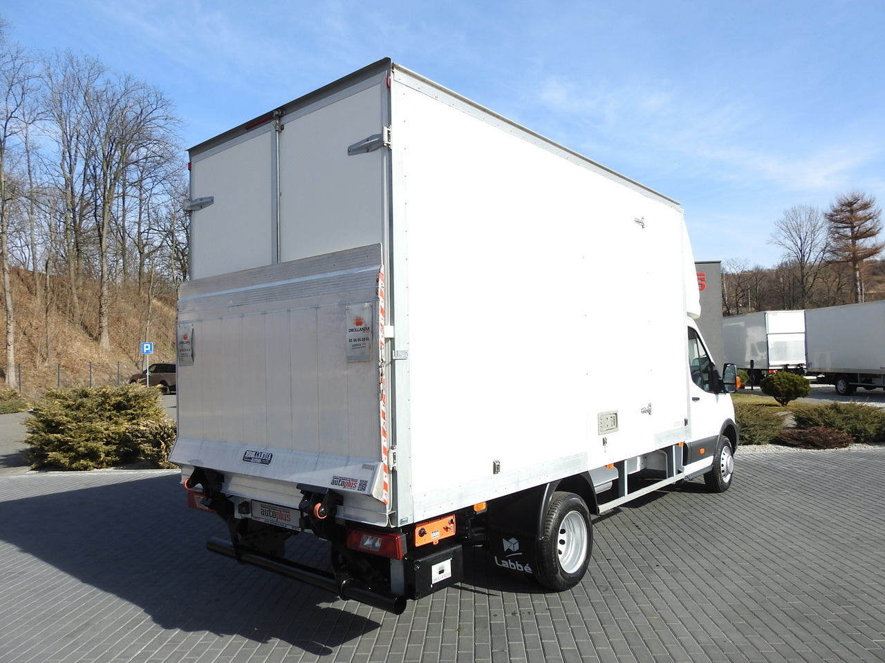 FORD TRANSIT BOX LIFT 8 PALLETS CRUISE CONTROL LED LIGHTS TWIN WHEELS AIR CONDITIONING 170HP - Van box: gambar 3 FORD TRANSIT BOX LIFT 8 PALLETS CRUISE CONTROL LED LIGHTS TWIN WHEELS AIR CONDITIONING 170HP - Van box: gambar 3