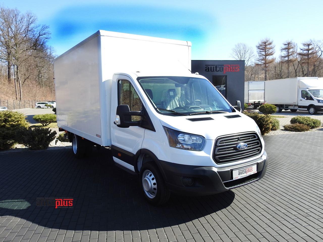 FORD TRANSIT BOX LIFT 8 PALLETS TWIN WHEELS AIR CONDITIONING 130HP - Van box: gambar 1 FORD TRANSIT BOX LIFT 8 PALLETS TWIN WHEELS AIR CONDITIONING 130HP - Van box: gambar 1