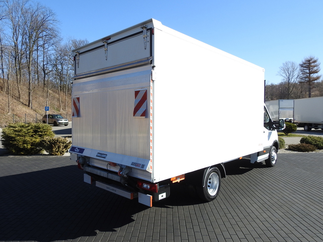 FORD TRANSIT BOX LIFT 8 PALLETS TWIN WHEELS AIR CONDITIONING 130HP - Van box: gambar 3 FORD TRANSIT BOX LIFT 8 PALLETS TWIN WHEELS AIR CONDITIONING 130HP - Van box: gambar 3
