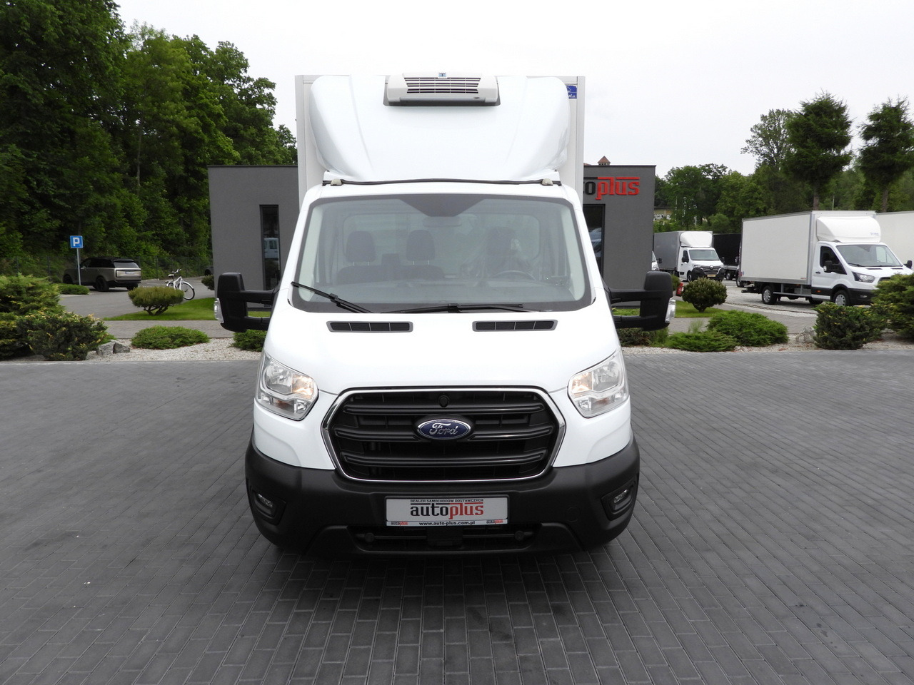 FORD TRANSIT BOX / REFRIGERATOR BOX 5*C / CRUISE CONTROL LED LIGHTS TWIN WHEELS AIR CONDITIONING 130HP - Van box: gambar 5 FORD TRANSIT BOX / REFRIGERATOR BOX 5*C / CRUISE CONTROL LED LIGHTS TWIN WHEELS AIR CONDITIONING 130HP - Van box: gambar 5