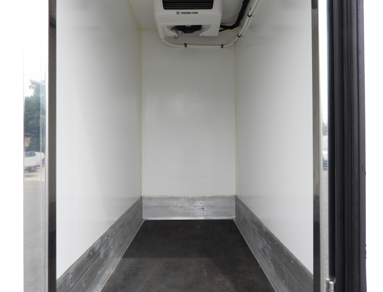 Van box FORD TRANSIT BOX / REFRIGERATOR BOX 5*C / CRUISE CONTROL LED LIGHTS TWIN WHEELS AIR CONDITIONING  130HP: gambar 24