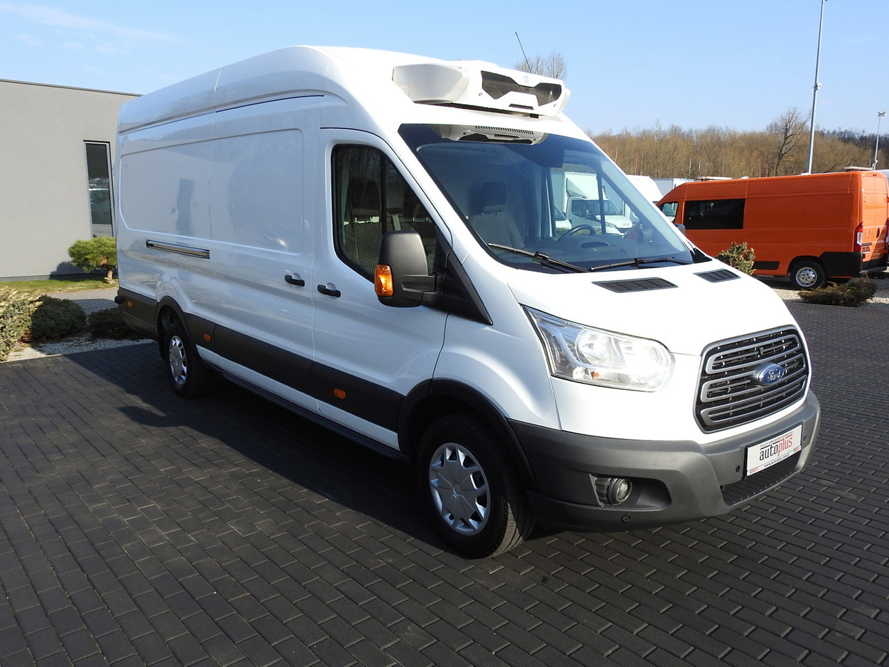 FORD TRANSIT REFRIGERATOR VAN 0°C HEATING FUNCTION CRUISE CONTROL LED LIGHTS AIR CONDITIONING 130HP - Van berpendingin: gambar 4 FORD TRANSIT REFRIGERATOR VAN 0°C HEATING FUNCTION CRUISE CONTROL LED LIGHTS AIR CONDITIONING 130HP - Van berpendingin: gambar 4