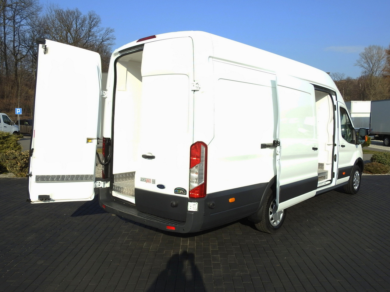 FORD TRANSIT REFRIGERATOR VAN 0°C HEATING FUNCTION CRUISE CONTROL LED LIGHTS AIR CONDITIONING 130HP - Van berpendingin: gambar 3 FORD TRANSIT REFRIGERATOR VAN 0°C HEATING FUNCTION CRUISE CONTROL LED LIGHTS AIR CONDITIONING 130HP - Van berpendingin: gambar 3