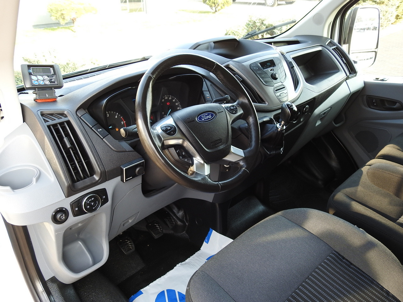 FORD TRANSIT REFRIGERATOR VAN 0°C HEATING FUNCTION CRUISE CONTROL LED LIGHTS AIR CONDITIONING 130HP - Van berpendingin: gambar 2 FORD TRANSIT REFRIGERATOR VAN 0°C HEATING FUNCTION CRUISE CONTROL LED LIGHTS AIR CONDITIONING 130HP - Van berpendingin: gambar 2