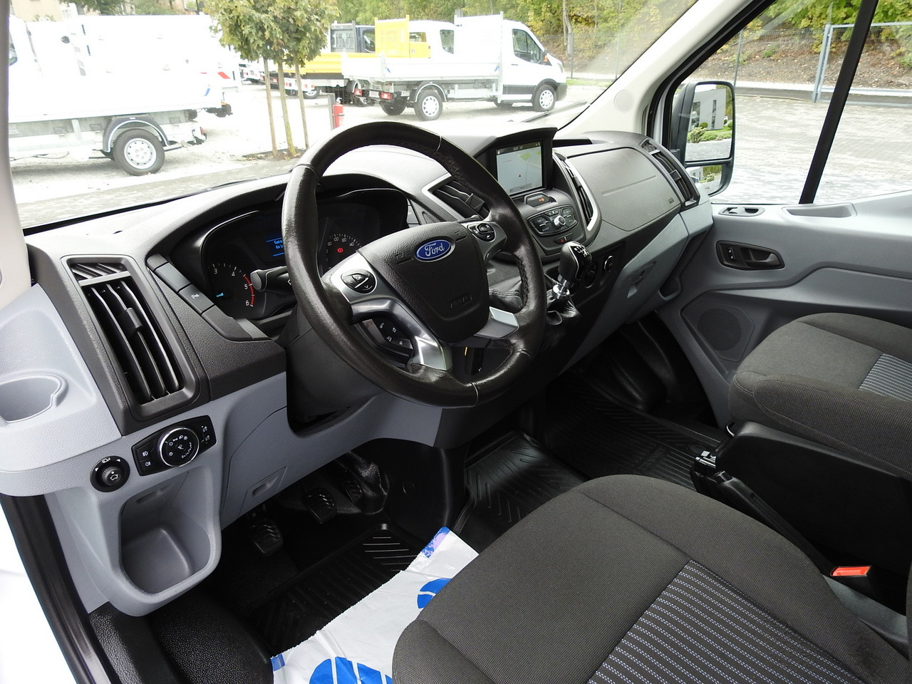 FORD TRANSIT REFRIGERATOR VAN 0*C HEATING FUNCTION POWER SUPPLY 230V CRUISE CONTROL NAVIGATION AIR CONDITIONING LED LIGHTS 130HP - Van berpendingin: gambar 2 FORD TRANSIT REFRIGERATOR VAN 0*C HEATING FUNCTION POWER SUPPLY 230V CRUISE CONTROL NAVIGATION AIR CONDITIONING LED LIGHTS 130HP - Van berpendingin: gambar 2