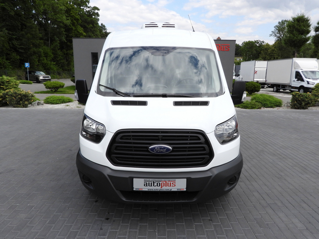 FORD TRANSIT REFRIGERATOR VAN 5*C AIR CONDITIONING 105HP - Van berpendingin: gambar 5 FORD TRANSIT REFRIGERATOR VAN 5*C AIR CONDITIONING 105HP - Van berpendingin: gambar 5