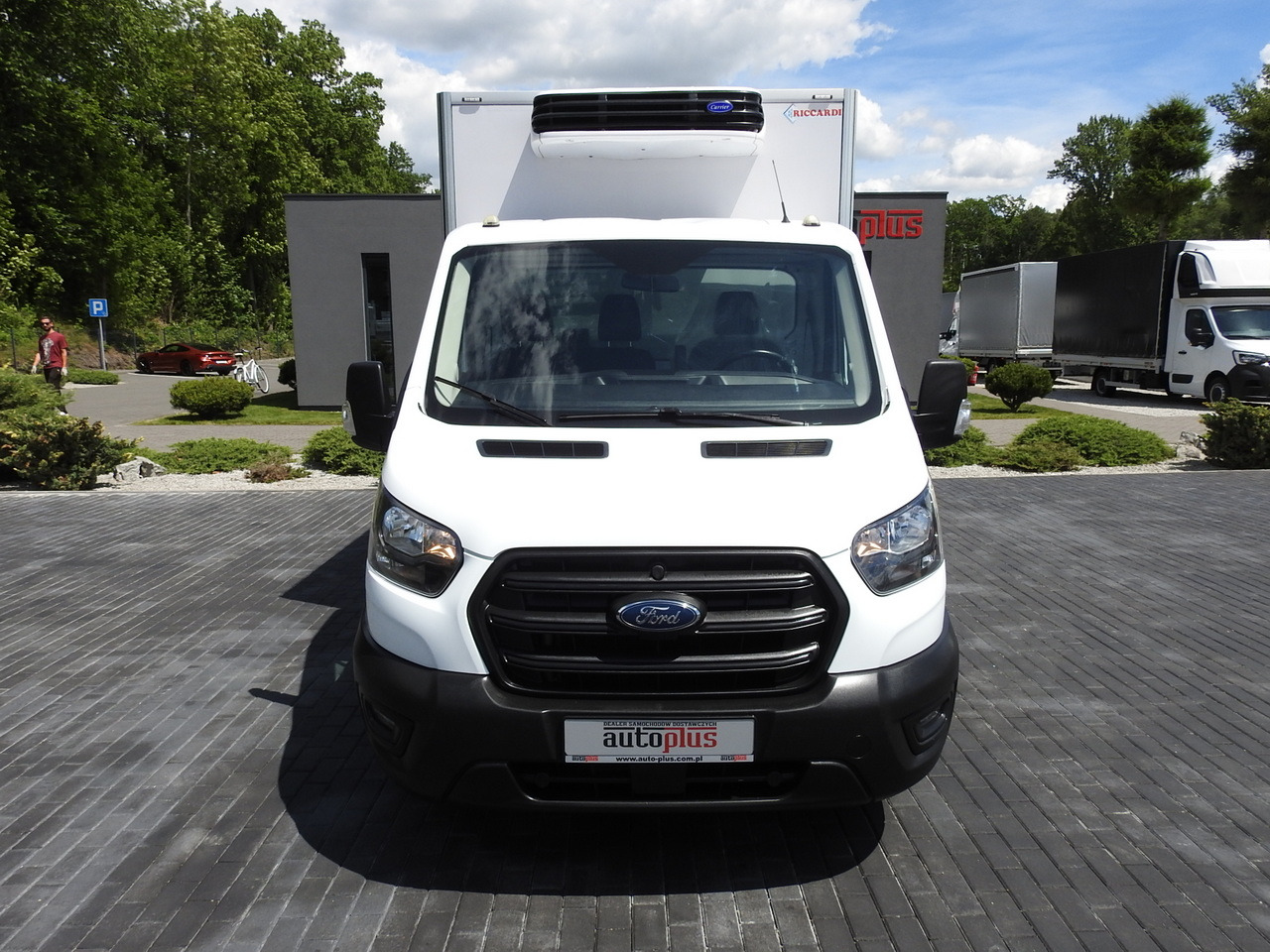 FORD TRANSIT REGRIGERATOR BOX 0*C POWER SUPPLY 230V CRUISE CONTROL AIR CONDITIONING TWIN WHEELS 170HP - Van berpendingin: gambar 5 FORD TRANSIT REGRIGERATOR BOX 0*C POWER SUPPLY 230V CRUISE CONTROL AIR CONDITIONING TWIN WHEELS 170HP - Van berpendingin: gambar 5