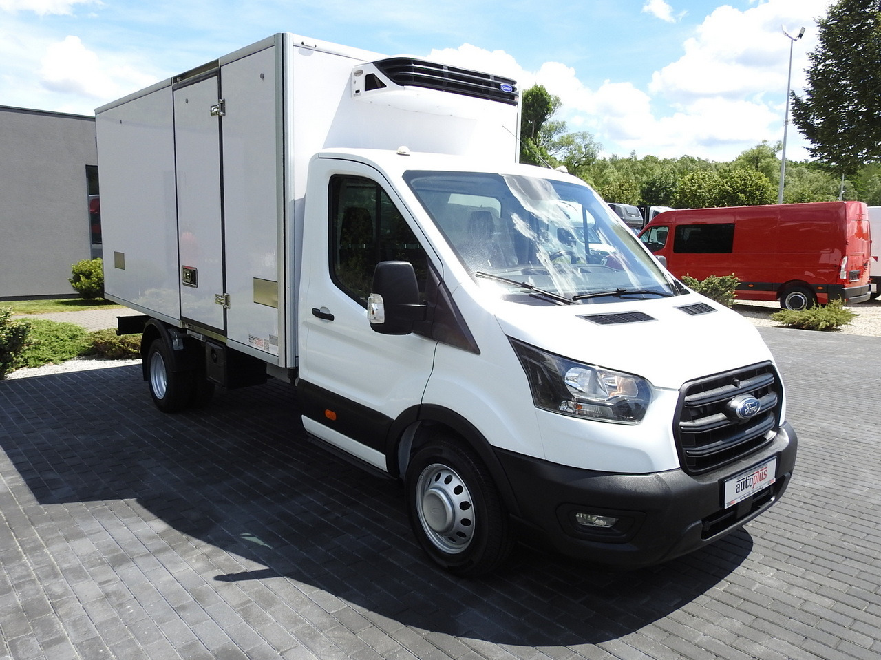FORD TRANSIT REGRIGERATOR BOX 0*C POWER SUPPLY 230V CRUISE CONTROL AIR CONDITIONING TWIN WHEELS 170HP - Van berpendingin: gambar 4 FORD TRANSIT REGRIGERATOR BOX 0*C POWER SUPPLY 230V CRUISE CONTROL AIR CONDITIONING TWIN WHEELS 170HP - Van berpendingin: gambar 4