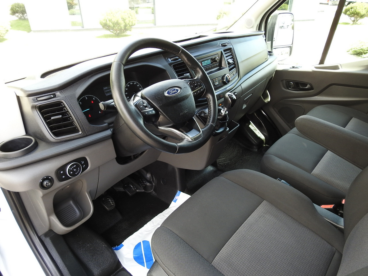 FORD TRANSIT REGRIGERATOR BOX 0*C POWER SUPPLY 230V CRUISE CONTROL AIR CONDITIONING TWIN WHEELS 170HP - Van berpendingin: gambar 2 FORD TRANSIT REGRIGERATOR BOX 0*C POWER SUPPLY 230V CRUISE CONTROL AIR CONDITIONING TWIN WHEELS 170HP - Van berpendingin: gambar 2
