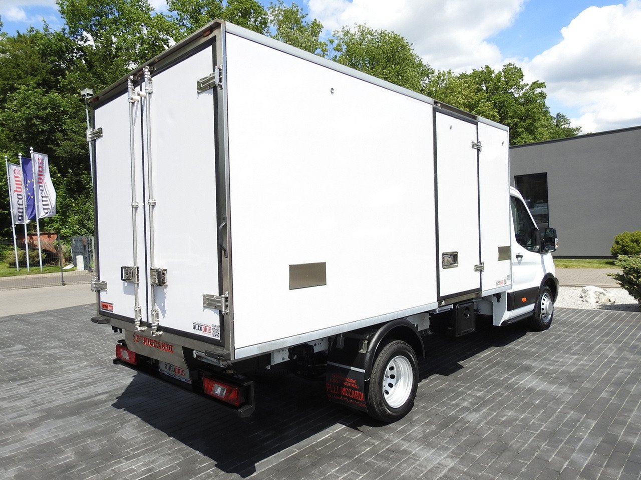 FORD TRANSIT REGRIGERATOR BOX 0*C POWER SUPPLY 230V CRUISE CONTROL AIR CONDITIONING TWIN WHEELS 170HP - Van berpendingin: gambar 3 FORD TRANSIT REGRIGERATOR BOX 0*C POWER SUPPLY 230V CRUISE CONTROL AIR CONDITIONING TWIN WHEELS 170HP - Van berpendingin: gambar 3