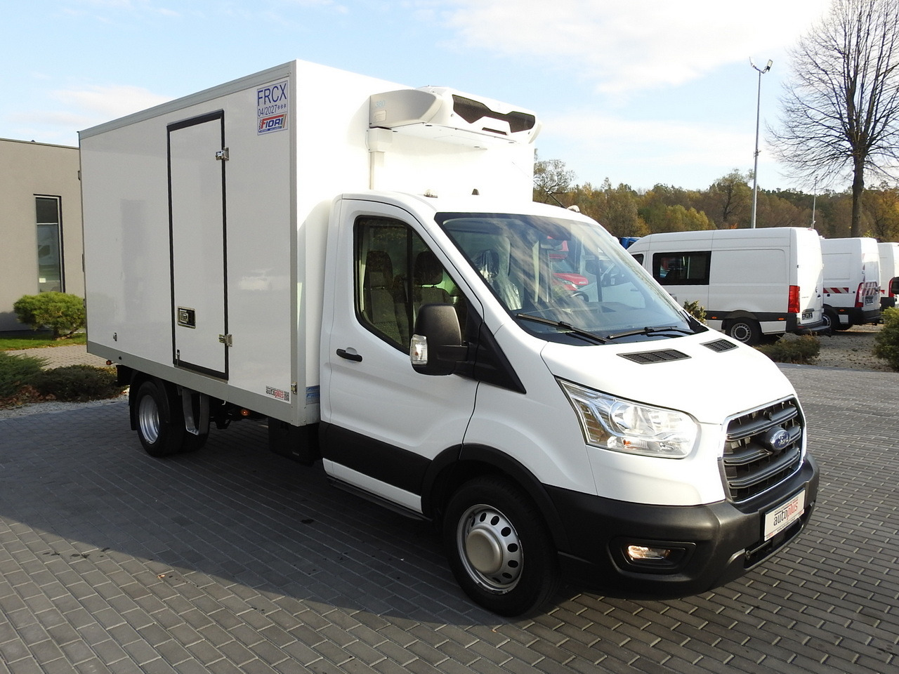 FORD TRANSIT REGRIGERATOR BOX -10*C POWER SUPPLY 230V CRUISE CONTROL AIR CONDITIONING LED LIGHTS PNEUMATICS TWIN WHEELS 130HP - Van berpendingin: gambar 4 FORD TRANSIT REGRIGERATOR BOX -10*C POWER SUPPLY 230V CRUISE CONTROL AIR CONDITIONING LED LIGHTS PNEUMATICS TWIN WHEELS 130HP - Van berpendingin: gambar 4