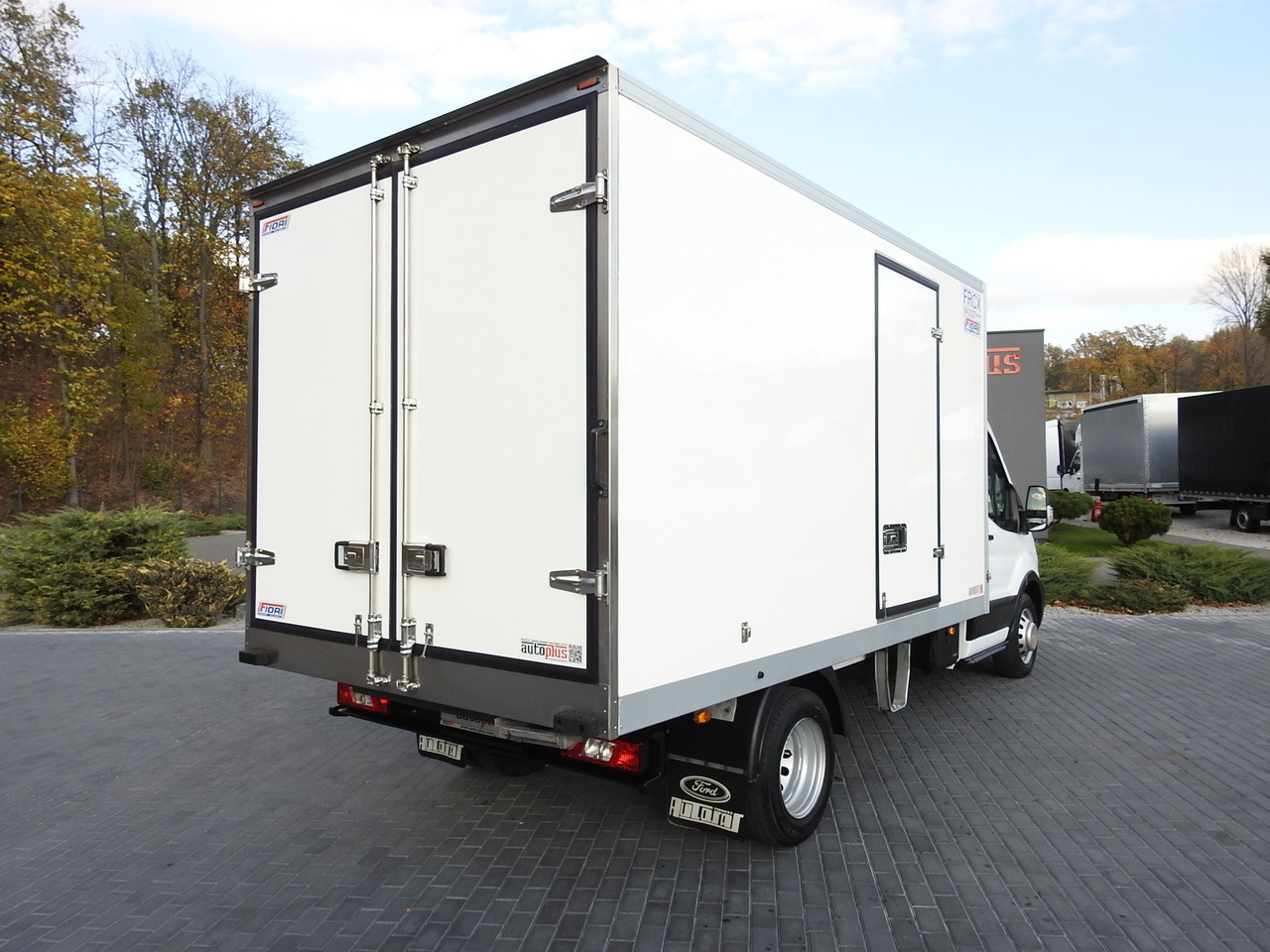 FORD TRANSIT REGRIGERATOR BOX -10*C POWER SUPPLY 230V CRUISE CONTROL AIR CONDITIONING LED LIGHTS PNEUMATICS TWIN WHEELS 130HP - Van berpendingin: gambar 3 FORD TRANSIT REGRIGERATOR BOX -10*C POWER SUPPLY 230V CRUISE CONTROL AIR CONDITIONING LED LIGHTS PNEUMATICS TWIN WHEELS 130HP - Van berpendingin: gambar 3