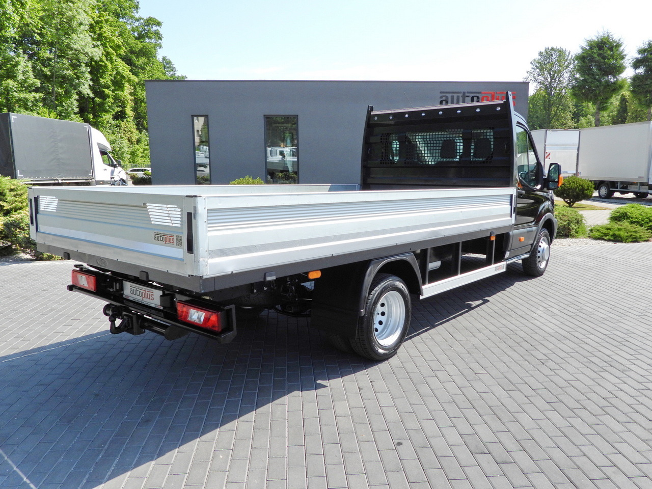 FORD TRANSIT STAKE BODY 8 PALLETS CRUISE CONTROL TWIN WHEELS AIR CONDITIONING 125HP - Van flatbed: gambar 3 FORD TRANSIT STAKE BODY 8 PALLETS CRUISE CONTROL TWIN WHEELS AIR CONDITIONING 125HP - Van flatbed: gambar 3