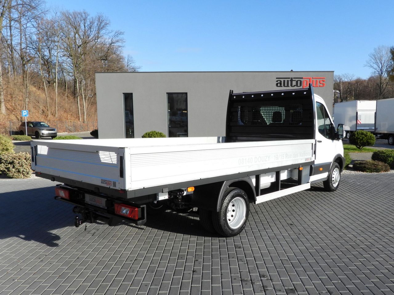 FORD TRANSIT STAKE BODY 8 PALLETS TWIN WHEELS AIR CONDITIONING 155HP - Van flatbed: gambar 3 FORD TRANSIT STAKE BODY 8 PALLETS TWIN WHEELS AIR CONDITIONING 155HP - Van flatbed: gambar 3
