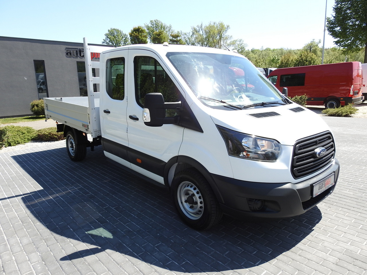 FORD TRANSIT STAKE BODY DOUBLE CABIN DOKA 7 SEATS AIR CONDITIONING 130HP - Van kombi: gambar 4 FORD TRANSIT STAKE BODY DOUBLE CABIN DOKA 7 SEATS AIR CONDITIONING 130HP - Van kombi: gambar 4