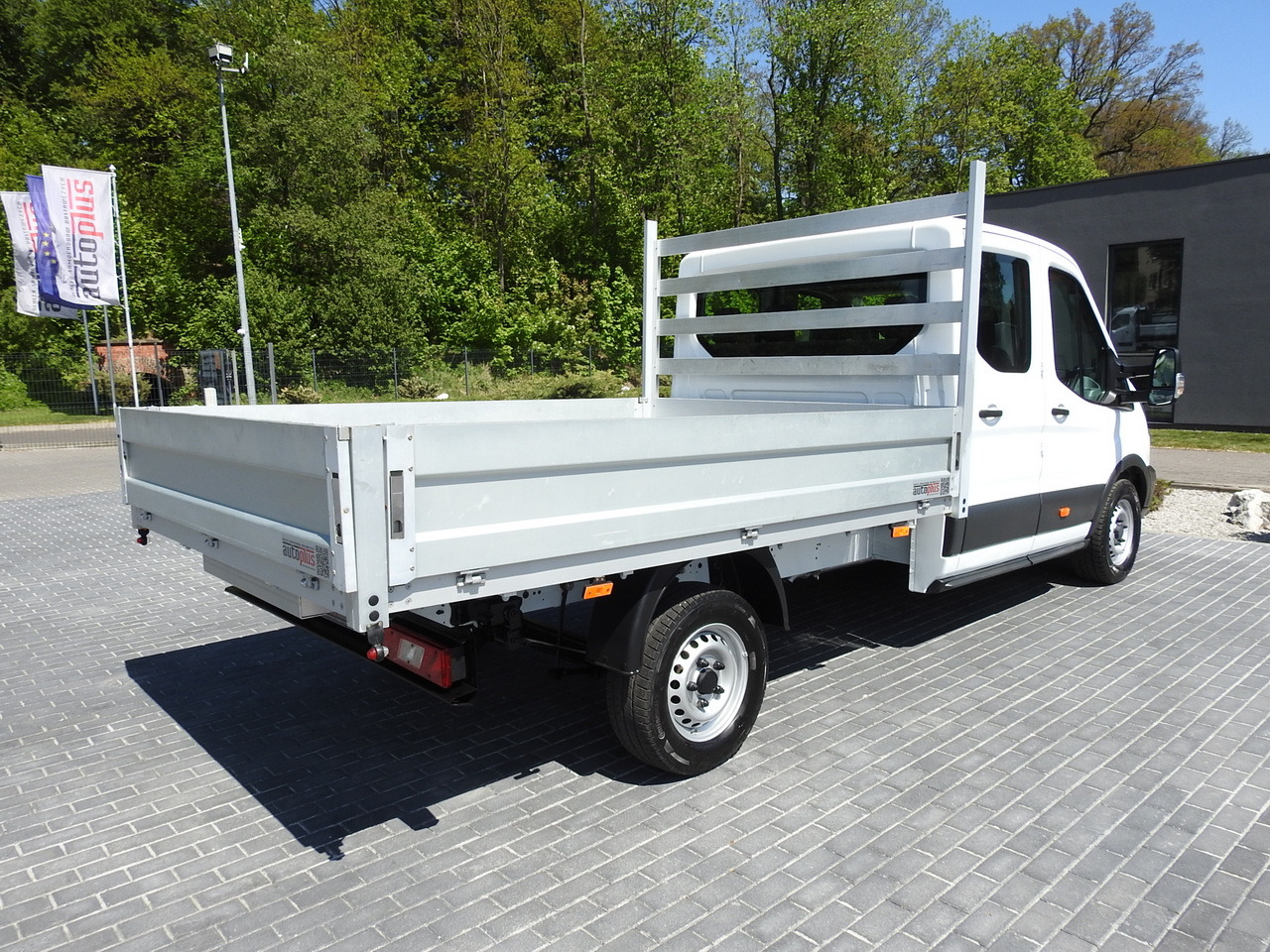 FORD TRANSIT STAKE BODY DOUBLE CABIN DOKA 7 SEATS AIR CONDITIONING 130HP - Van kombi: gambar 3 FORD TRANSIT STAKE BODY DOUBLE CABIN DOKA 7 SEATS AIR CONDITIONING 130HP - Van kombi: gambar 3