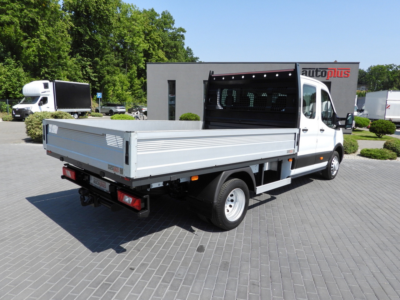 FORD TRANSIT STAKE BODY DOUBLE CABIN DOKA 7 SEATS TWIN WHEELS AIR CONDITIONING 130HP - Van flatbed: gambar 3 FORD TRANSIT STAKE BODY DOUBLE CABIN DOKA 7 SEATS TWIN WHEELS AIR CONDITIONING 130HP - Van flatbed: gambar 3