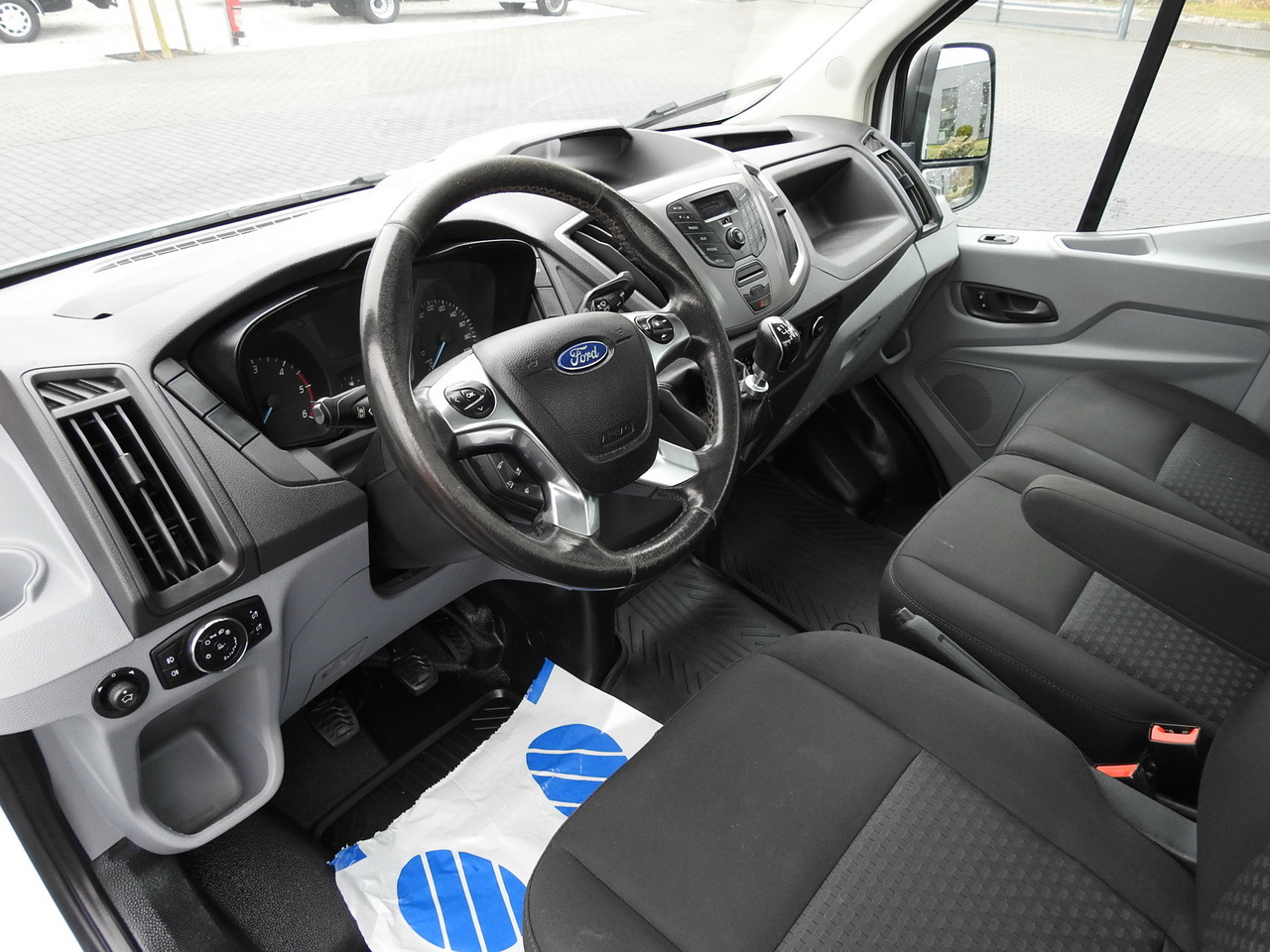 FORD TRANSIT TIPPER CRUISE CONTROL AIR CONDITIONING TWIN WHEELS 170HP - Van jungkit: gambar 2 FORD TRANSIT TIPPER CRUISE CONTROL AIR CONDITIONING TWIN WHEELS 170HP - Van jungkit: gambar 2