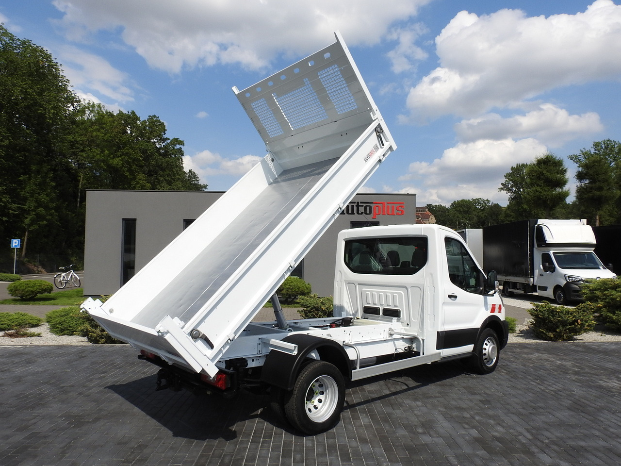 FORD TRANSIT TIPPER CRUISE CONTROL AIR CONDITIONING TWIN WHEELS 170HP - Van jungkit: gambar 3 FORD TRANSIT TIPPER CRUISE CONTROL AIR CONDITIONING TWIN WHEELS 170HP - Van jungkit: gambar 3
