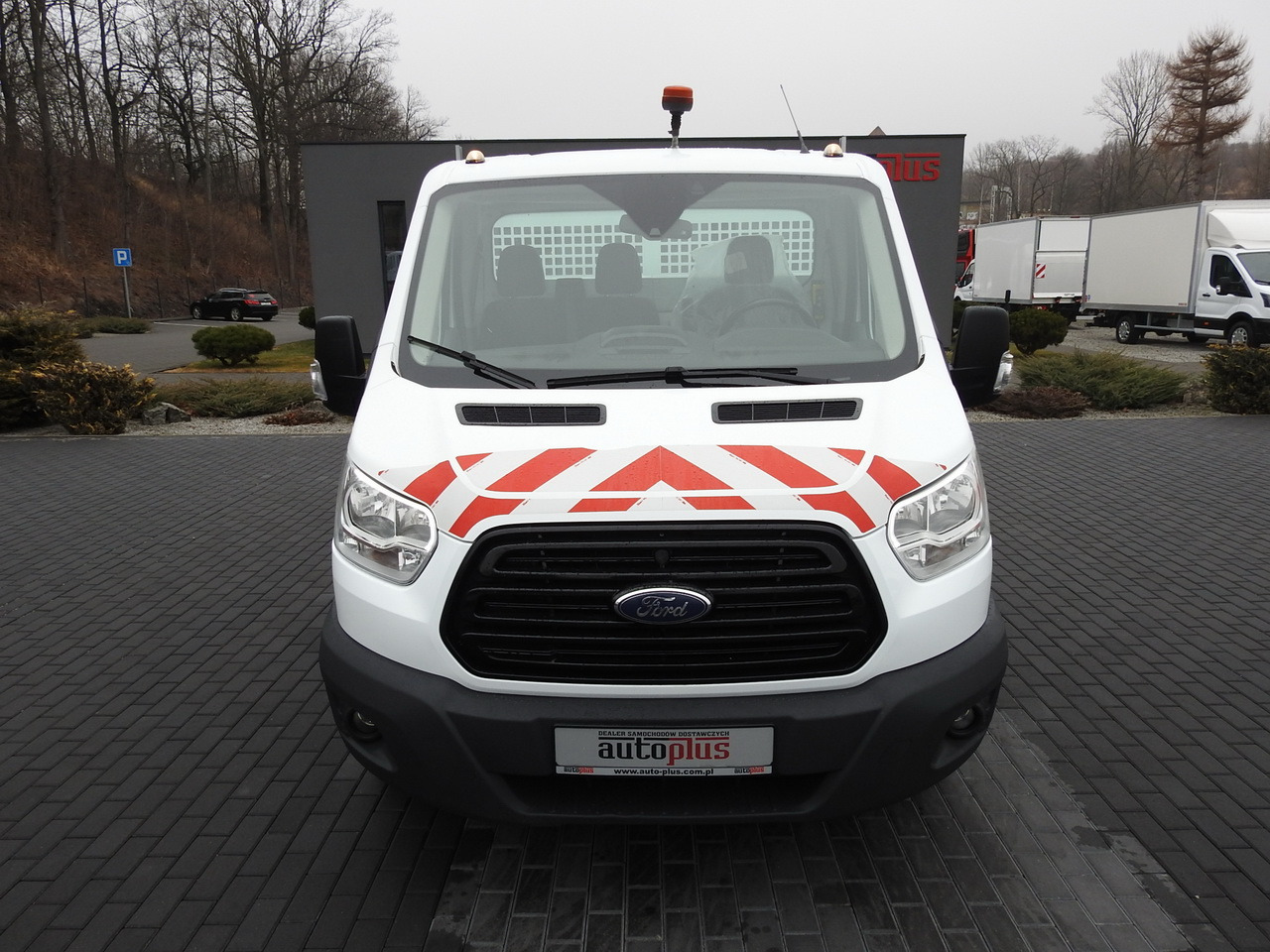FORD TRANSIT TIPPER CRUISE CONTROL AIR CONDITIONING TWIN WHEELS 170HP - Van jungkit: gambar 5 FORD TRANSIT TIPPER CRUISE CONTROL AIR CONDITIONING TWIN WHEELS 170HP - Van jungkit: gambar 5