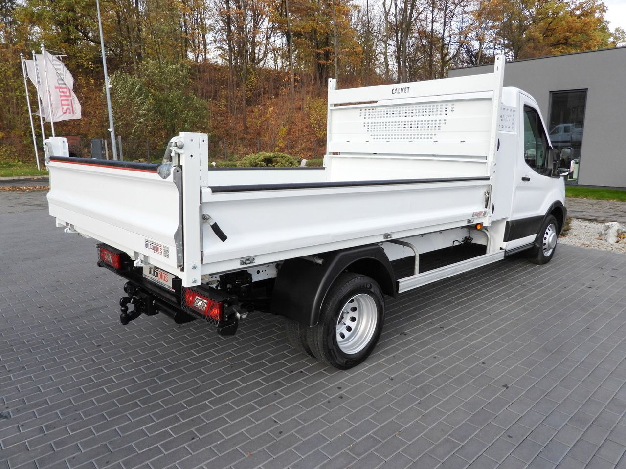 FORD TRANSIT TIPPER CRUISE CONTROL LED LIGHTS TWIN WHEELS AIR CONDITIONING 130HP - Van jungkit: gambar 3 FORD TRANSIT TIPPER CRUISE CONTROL LED LIGHTS TWIN WHEELS AIR CONDITIONING 130HP - Van jungkit: gambar 3