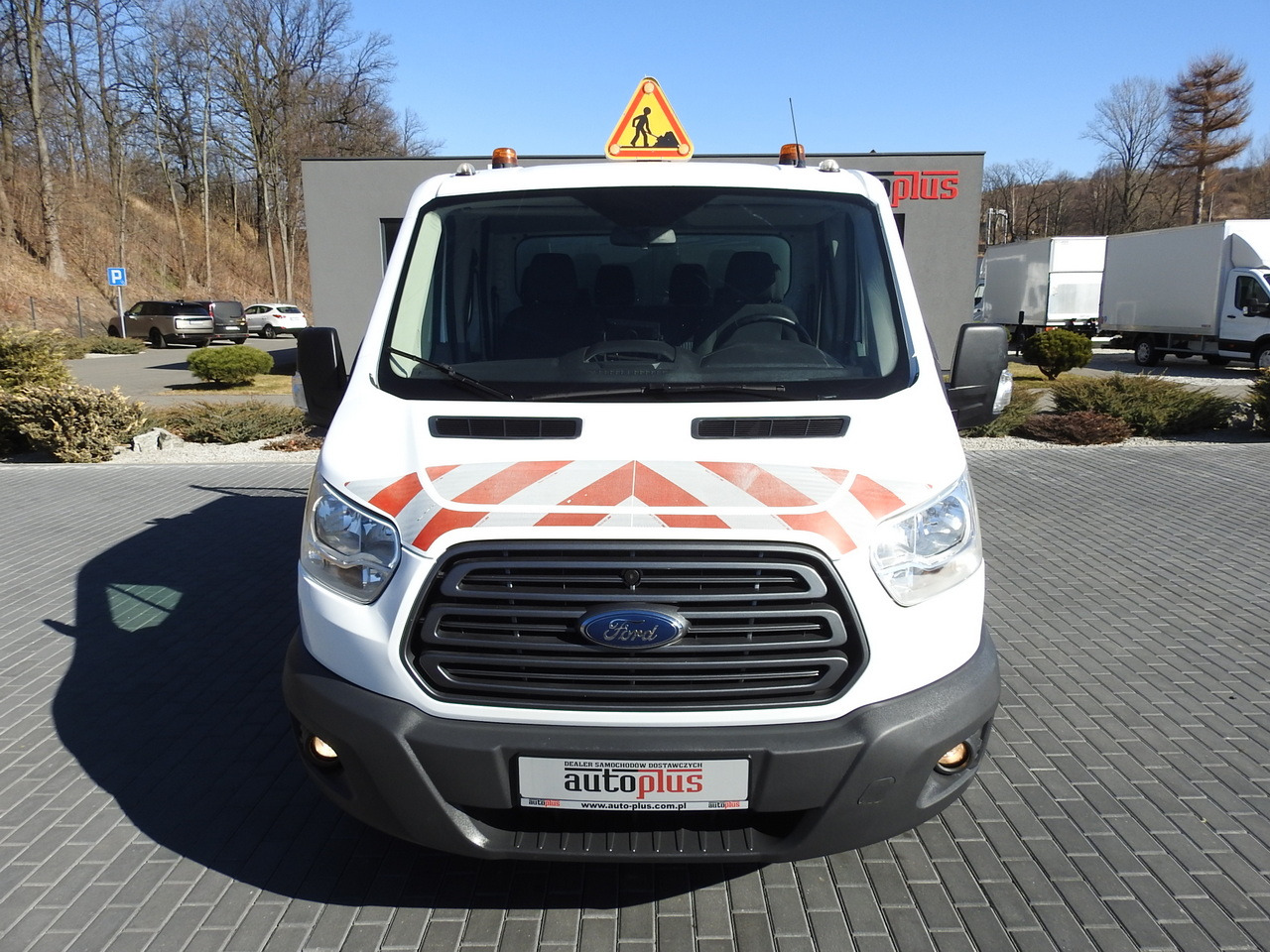 FORD TRANSIT TIPPER DOUBLE CABIN DOKA 6 SEATS CRUISE CONTROL AIR CONDITIONING 130HP - Van jungkit: gambar 5 FORD TRANSIT TIPPER DOUBLE CABIN DOKA 6 SEATS CRUISE CONTROL AIR CONDITIONING 130HP - Van jungkit: gambar 5