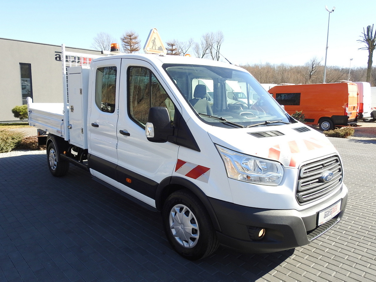FORD TRANSIT TIPPER DOUBLE CABIN DOKA 6 SEATS CRUISE CONTROL AIR CONDITIONING 130HP - Van jungkit: gambar 4 FORD TRANSIT TIPPER DOUBLE CABIN DOKA 6 SEATS CRUISE CONTROL AIR CONDITIONING 130HP - Van jungkit: gambar 4