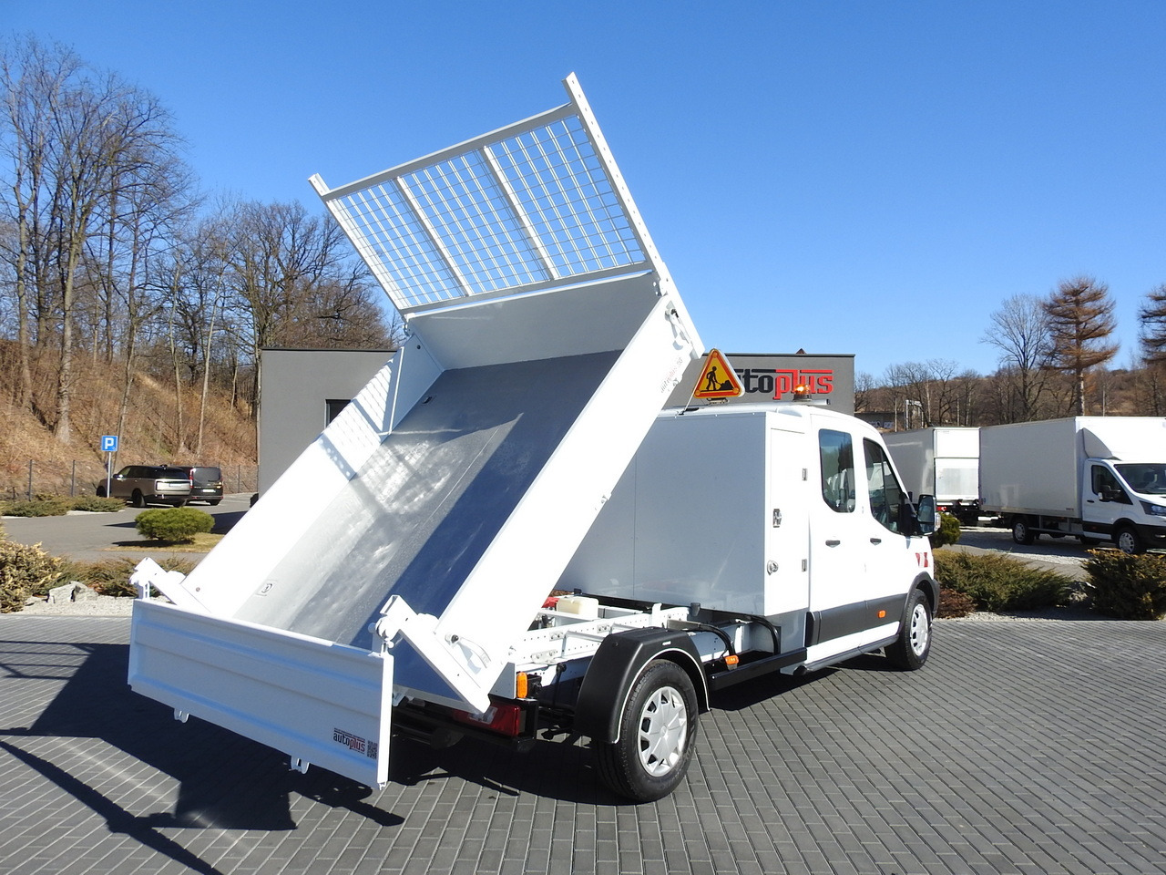 FORD TRANSIT TIPPER DOUBLE CABIN DOKA 6 SEATS CRUISE CONTROL AIR CONDITIONING 130HP - Van jungkit: gambar 3 FORD TRANSIT TIPPER DOUBLE CABIN DOKA 6 SEATS CRUISE CONTROL AIR CONDITIONING 130HP - Van jungkit: gambar 3