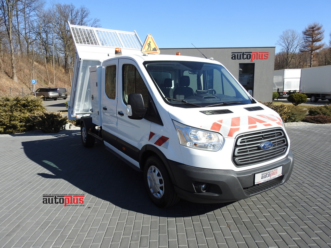 FORD TRANSIT TIPPER DOUBLE CABIN DOKA 6 SEATS CRUISE CONTROL AIR CONDITIONING 130HP - Van jungkit: gambar 1 FORD TRANSIT TIPPER DOUBLE CABIN DOKA 6 SEATS CRUISE CONTROL AIR CONDITIONING 130HP - Van jungkit: gambar 1