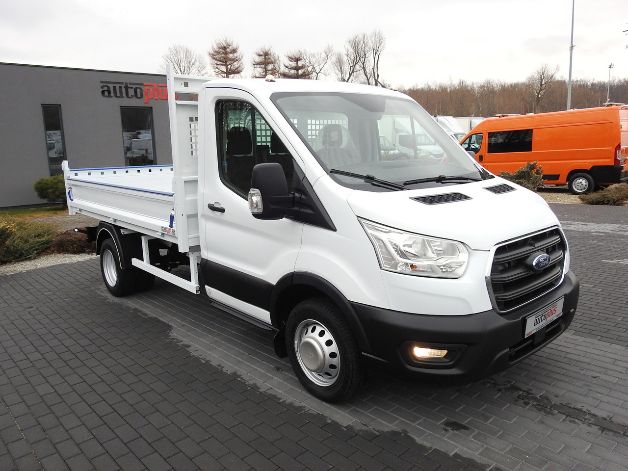 FORD TRANSIT TIPPER LED LIGHTS TWIN WHEELS AIR CONDITIONING 130HP - Van jungkit: gambar 4 FORD TRANSIT TIPPER LED LIGHTS TWIN WHEELS AIR CONDITIONING 130HP - Van jungkit: gambar 4