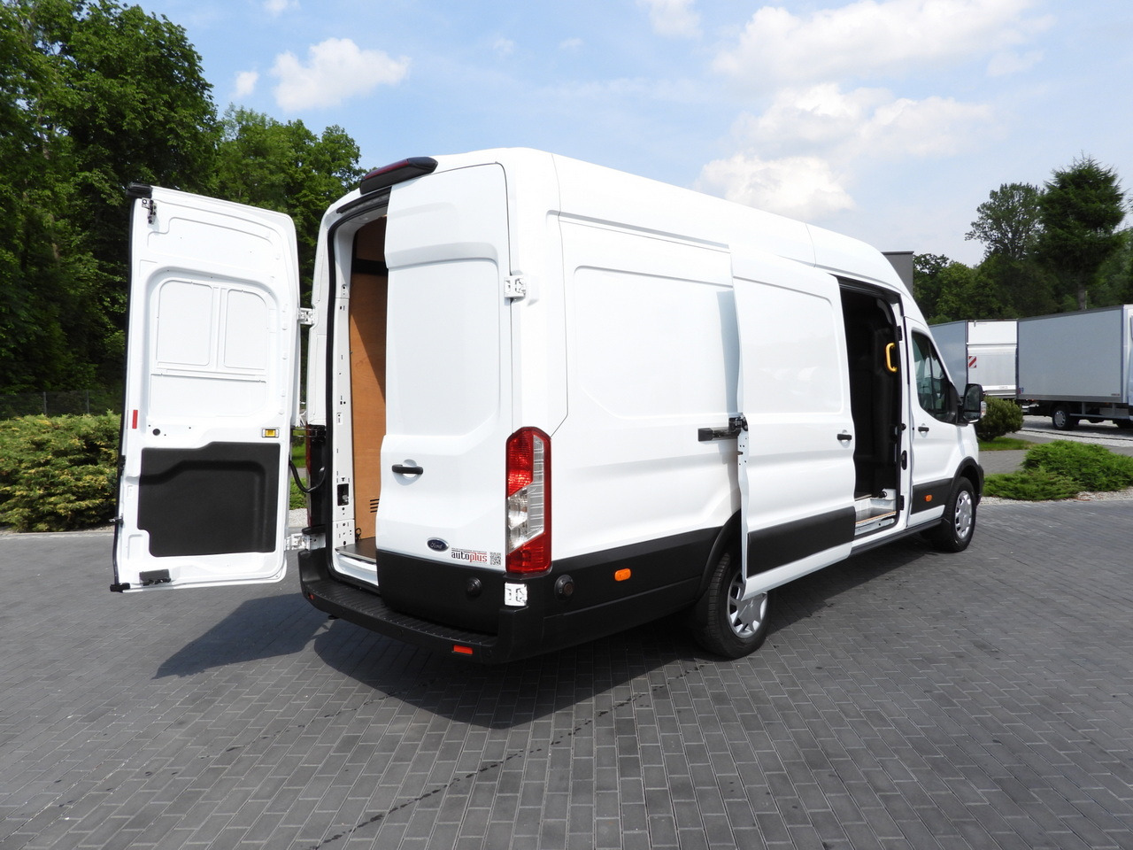 FORD TRANSIT VAN CRUISE CONTROL LED LIGHTS AIR CONDITIONING 130HP - Van panel: gambar 3 FORD TRANSIT VAN CRUISE CONTROL LED LIGHTS AIR CONDITIONING 130HP - Van panel: gambar 3