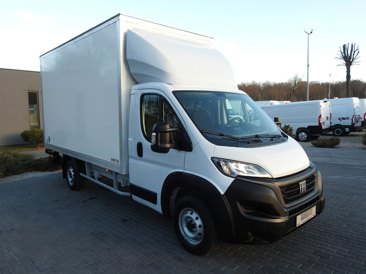 Fiat DUCATO KOFFER AUFZUG 8 PALETTEN TEMPOMAT - Van box: gambar 4 Fiat DUCATO KOFFER AUFZUG 8 PALETTEN TEMPOMAT - Van box: gambar 4
