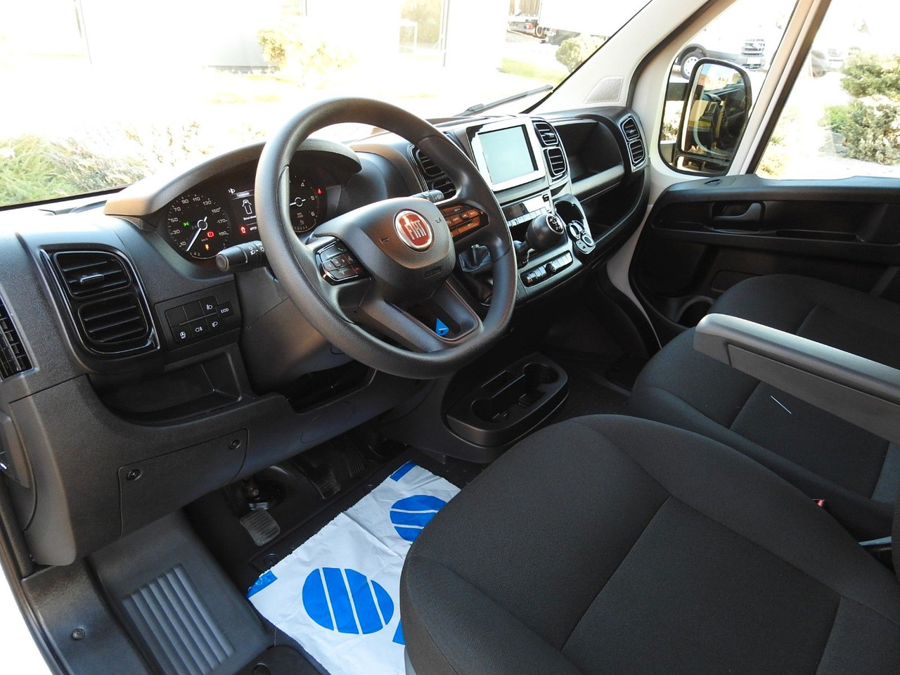 Fiat DUCATO KOFFER AUFZUG 8 PALETTEN TEMPOMAT - Van box: gambar 2 Fiat DUCATO KOFFER AUFZUG 8 PALETTEN TEMPOMAT - Van box: gambar 2