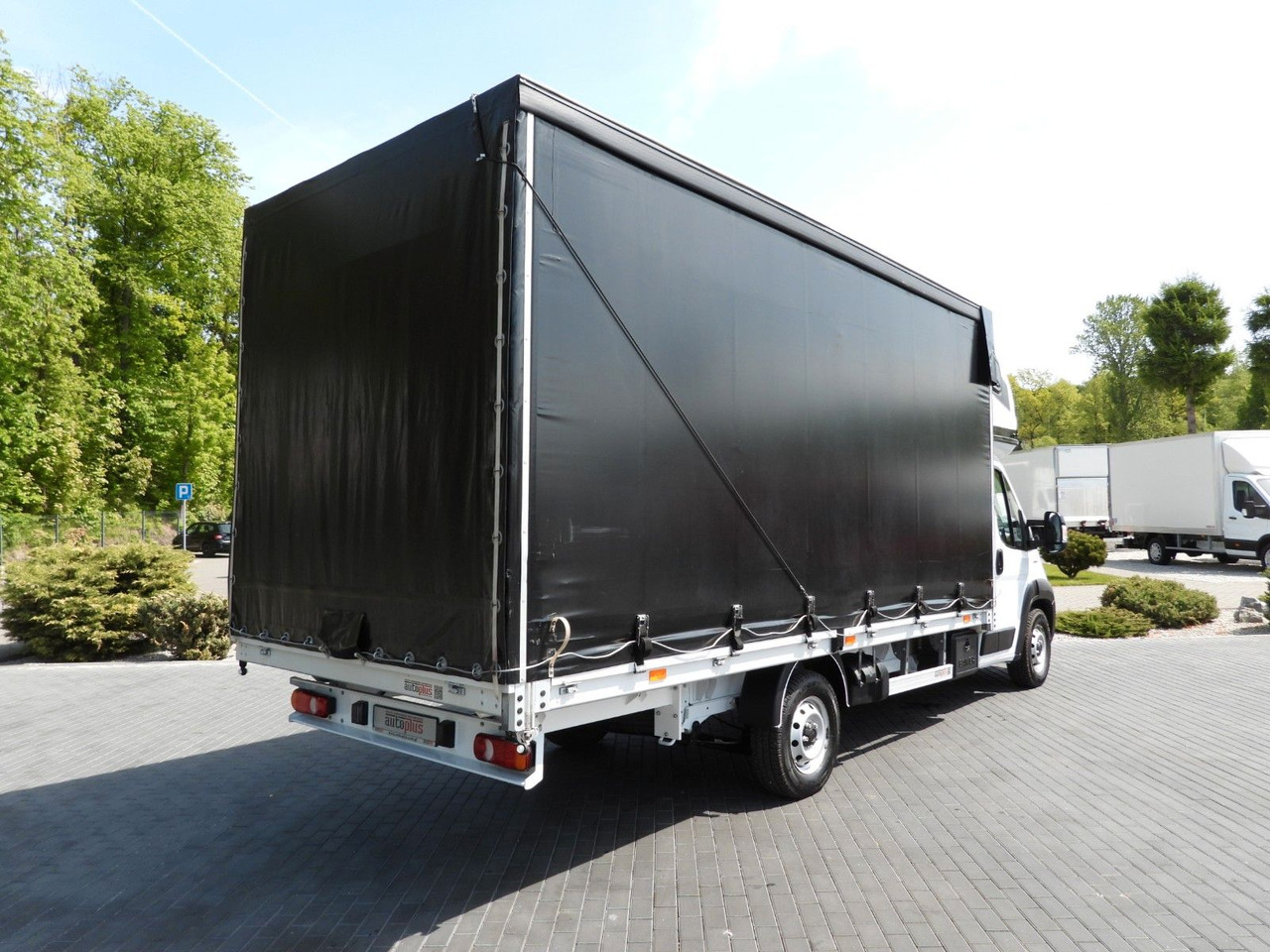 Fiat DUCATO PRITSCHE PLANE 10 PALETTEN WEBASTO A/C Fiat DUCATO PRITSCHE PLANE 10 PALETTEN WEBASTO A/C - Van dengan terpal samping: gambar 3 Fiat DUCATO PRITSCHE PLANE 10 PALETTEN WEBASTO A/C Fiat DUCATO PRITSCHE PLANE 10 PALETTEN WEBASTO A/C - Van dengan terpal samping: gambar 3