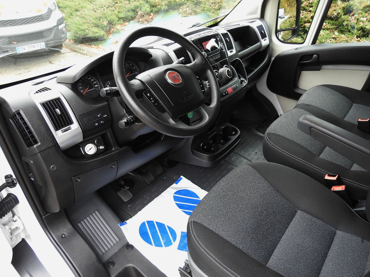 Fiat DUCATO PRITSCHE PLANE AUFZUG 8 PALETTEN WEBASTO - Van dengan terpal samping: gambar 2 Fiat DUCATO PRITSCHE PLANE AUFZUG 8 PALETTEN WEBASTO - Van dengan terpal samping: gambar 2