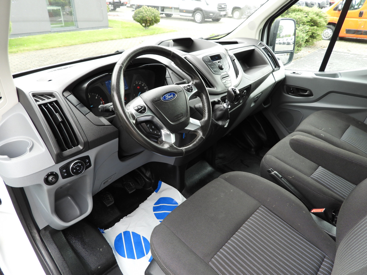 Ford TRANSIT KIPPER DOPPELKABINE DOKA 6 SITZE - Van jungkit, Van kombi: gambar 2 Ford TRANSIT KIPPER DOPPELKABINE DOKA 6 SITZE - Van jungkit, Van kombi: gambar 2