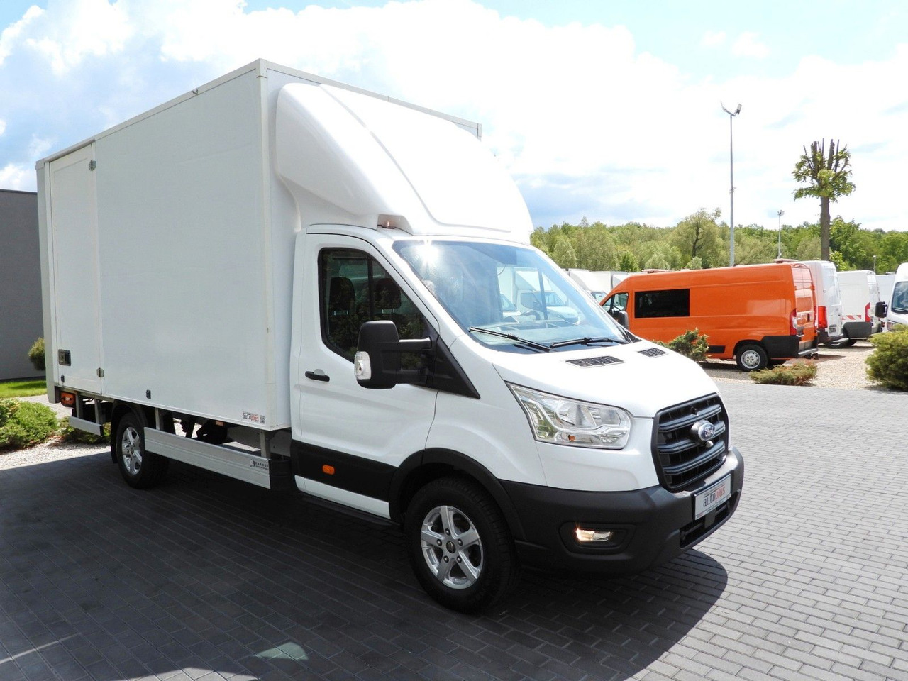 Ford TRANSIT KOFFER AUFZUG 8 PALETTEN TEMPOMAT - Van box: gambar 4 Ford TRANSIT KOFFER AUFZUG 8 PALETTEN TEMPOMAT - Van box: gambar 4