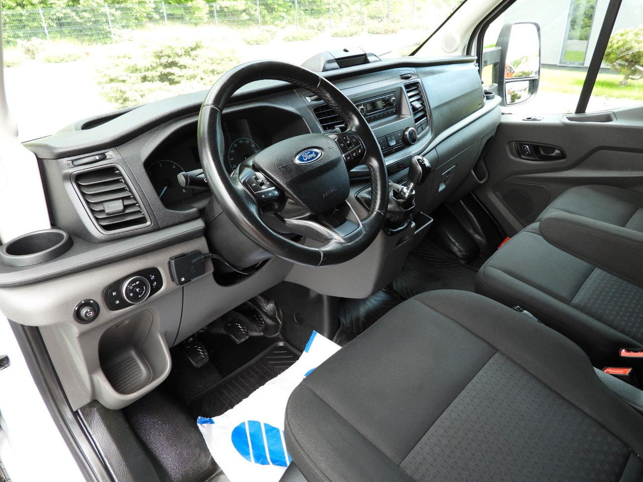 Ford TRANSIT KOFFER AUFZUG 8 PALETTEN TEMPOMAT - Van box: gambar 2 Ford TRANSIT KOFFER AUFZUG 8 PALETTEN TEMPOMAT - Van box: gambar 2