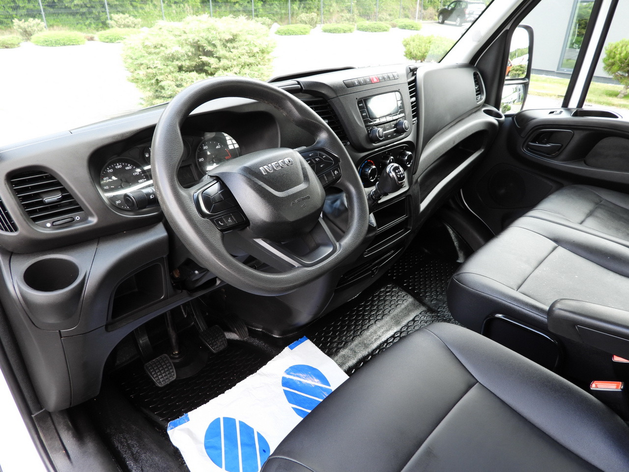 IVECO DAILY 35C14 CRUISE CONTROL TWIN WHEELS AIR CONDITIONING 140HP - Van jungkit: gambar 2 IVECO DAILY 35C14 CRUISE CONTROL TWIN WHEELS AIR CONDITIONING 140HP - Van jungkit: gambar 2