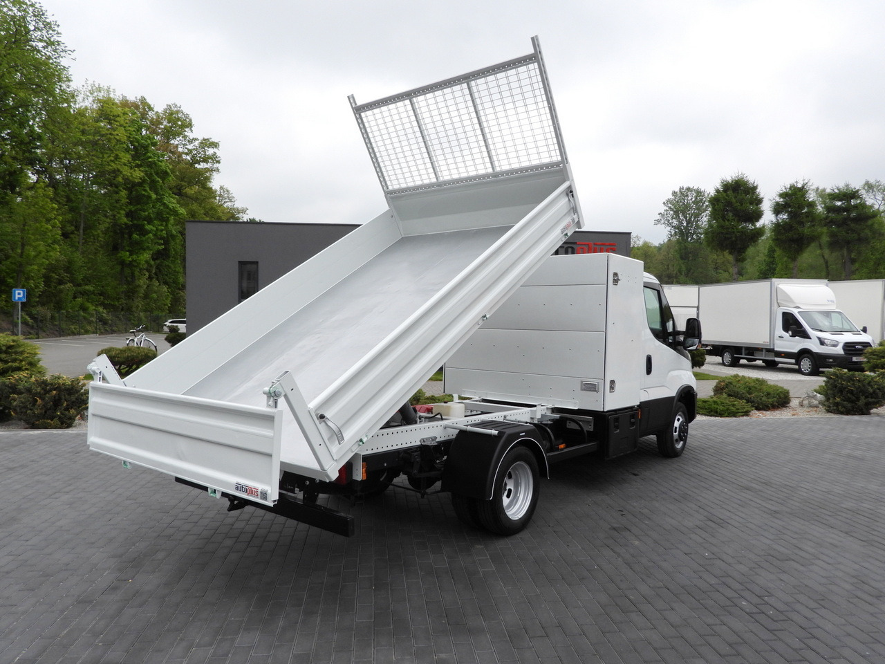 IVECO DAILY 35C14 TIPPER CRUISE CONTROL TWIN WHEELS 140HP - Van jungkit: gambar 3 IVECO DAILY 35C14 TIPPER CRUISE CONTROL TWIN WHEELS 140HP - Van jungkit: gambar 3