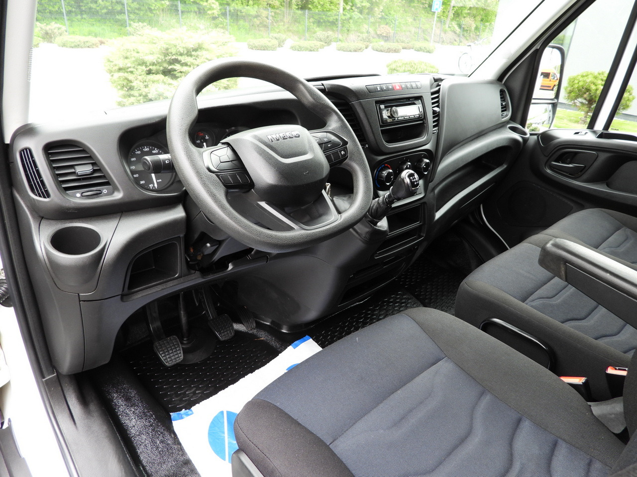 IVECO DAILY 35C14 TIPPER CRUISE CONTROL TWIN WHEELS 140HP - Van jungkit: gambar 2 IVECO DAILY 35C14 TIPPER CRUISE CONTROL TWIN WHEELS 140HP - Van jungkit: gambar 2