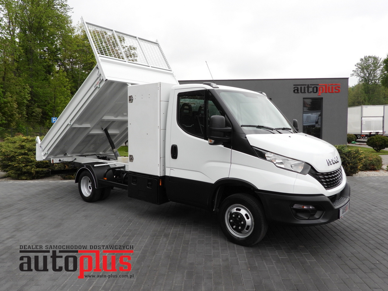 IVECO DAILY 35C14 TIPPER CRUISE CONTROL TWIN WHEELS 140HP - Van jungkit: gambar 1 IVECO DAILY 35C14 TIPPER CRUISE CONTROL TWIN WHEELS 140HP - Van jungkit: gambar 1
