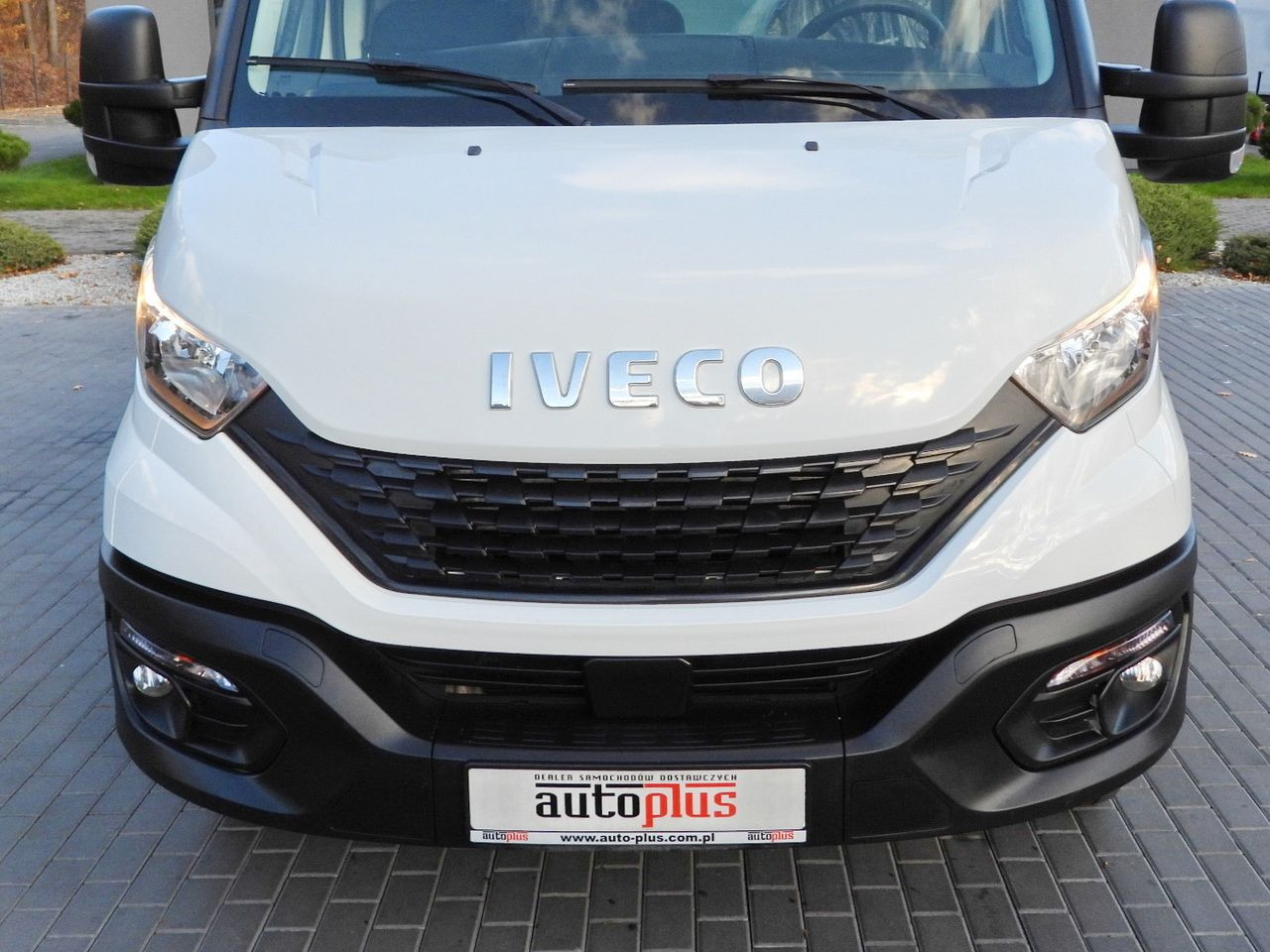 IVECO DAILY 35C14 TIPPER CRUISE CONTROL TWIN WHEELS AIR CONDITIONING 140HP - Van jungkit: gambar 5 IVECO DAILY 35C14 TIPPER CRUISE CONTROL TWIN WHEELS AIR CONDITIONING 140HP - Van jungkit: gambar 5