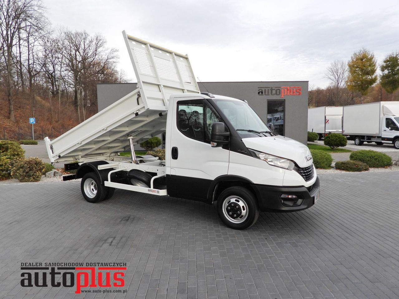 IVECO DAILY 35C14 TIPPER CRUISE CONTROL TWIN WHEELS AIR CONDITIONING 140HP - Van jungkit: gambar 1 IVECO DAILY 35C14 TIPPER CRUISE CONTROL TWIN WHEELS AIR CONDITIONING 140HP - Van jungkit: gambar 1